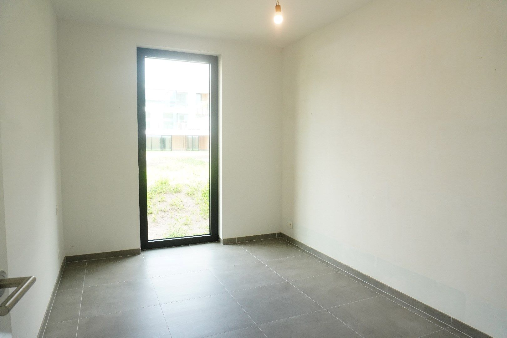 Luxe nieuwbouwappartement met tuin, 3 slaapkamers en autostaanplaats foto 12