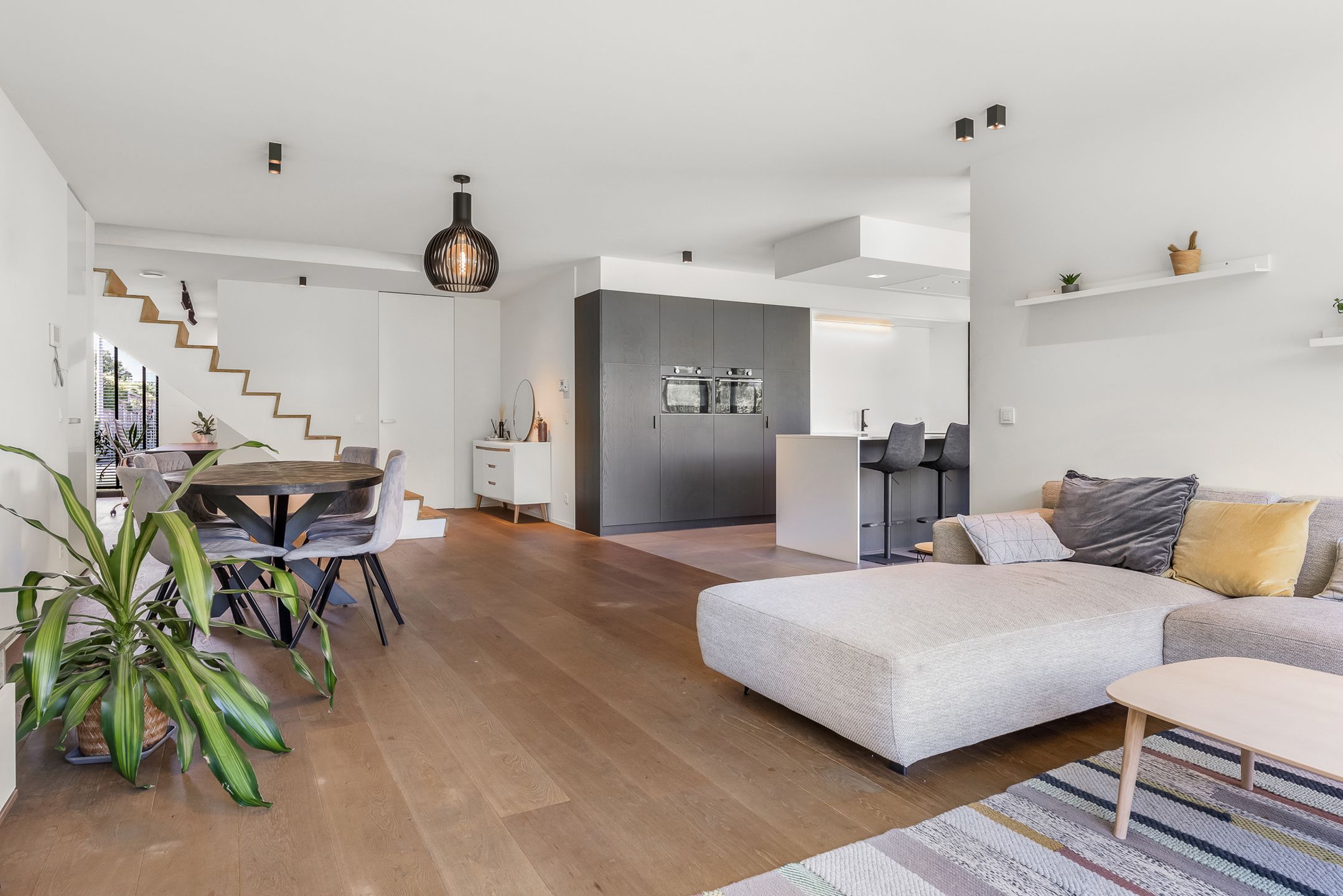 Strakke architectuur en moderne luxe in Diepenbeek foto 5