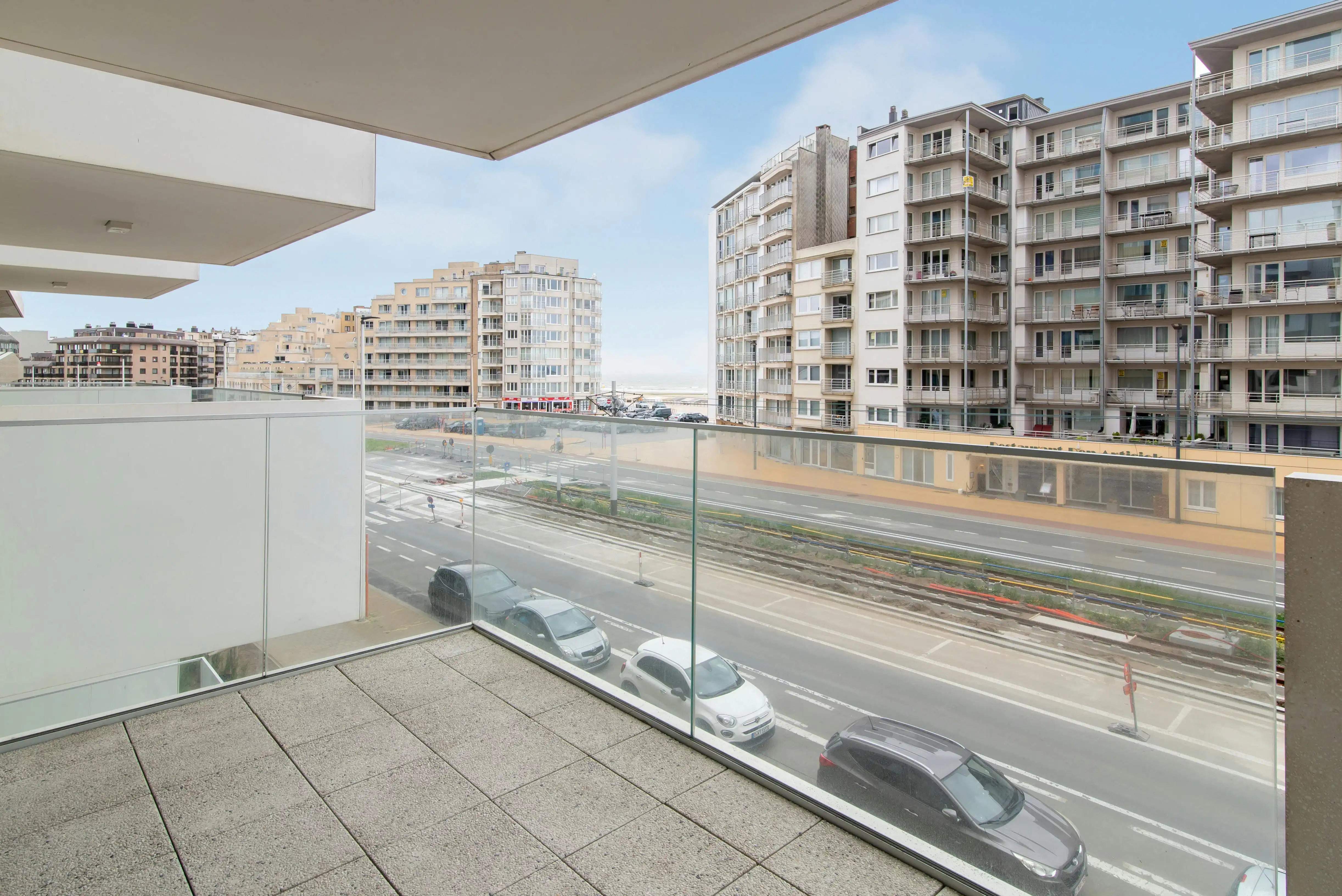 Prachtig afgewerkt 2 slaapkamer appartement te Oostende  foto 2
