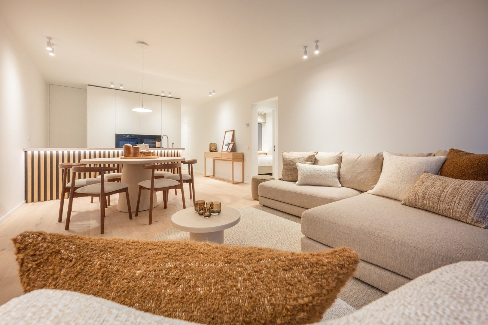 Instapklaar 3-slaapkamer appartement met terras nabij de Zeedijk. foto 10