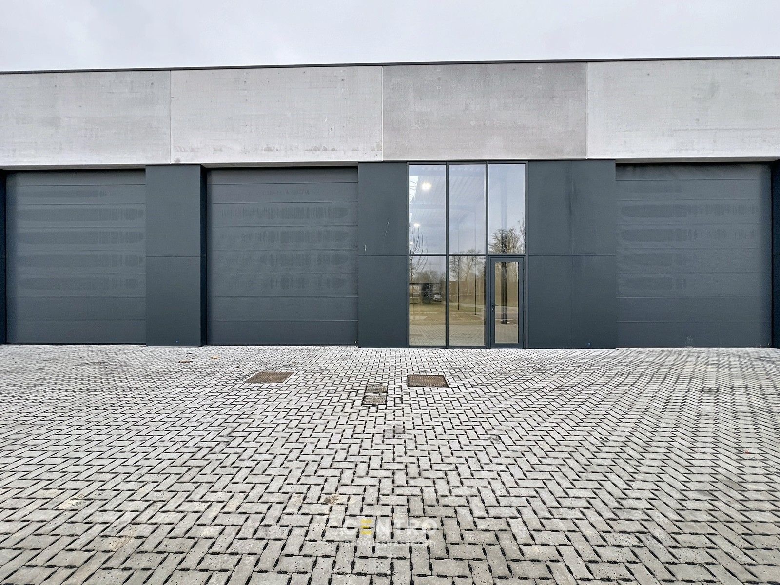 NB-magazijn van ± 275 m² (incl. 2 parkeerplaatsen!) en moderne glaspartij in driehoek TIELT-DEINZE-WAREGEM ! foto 12