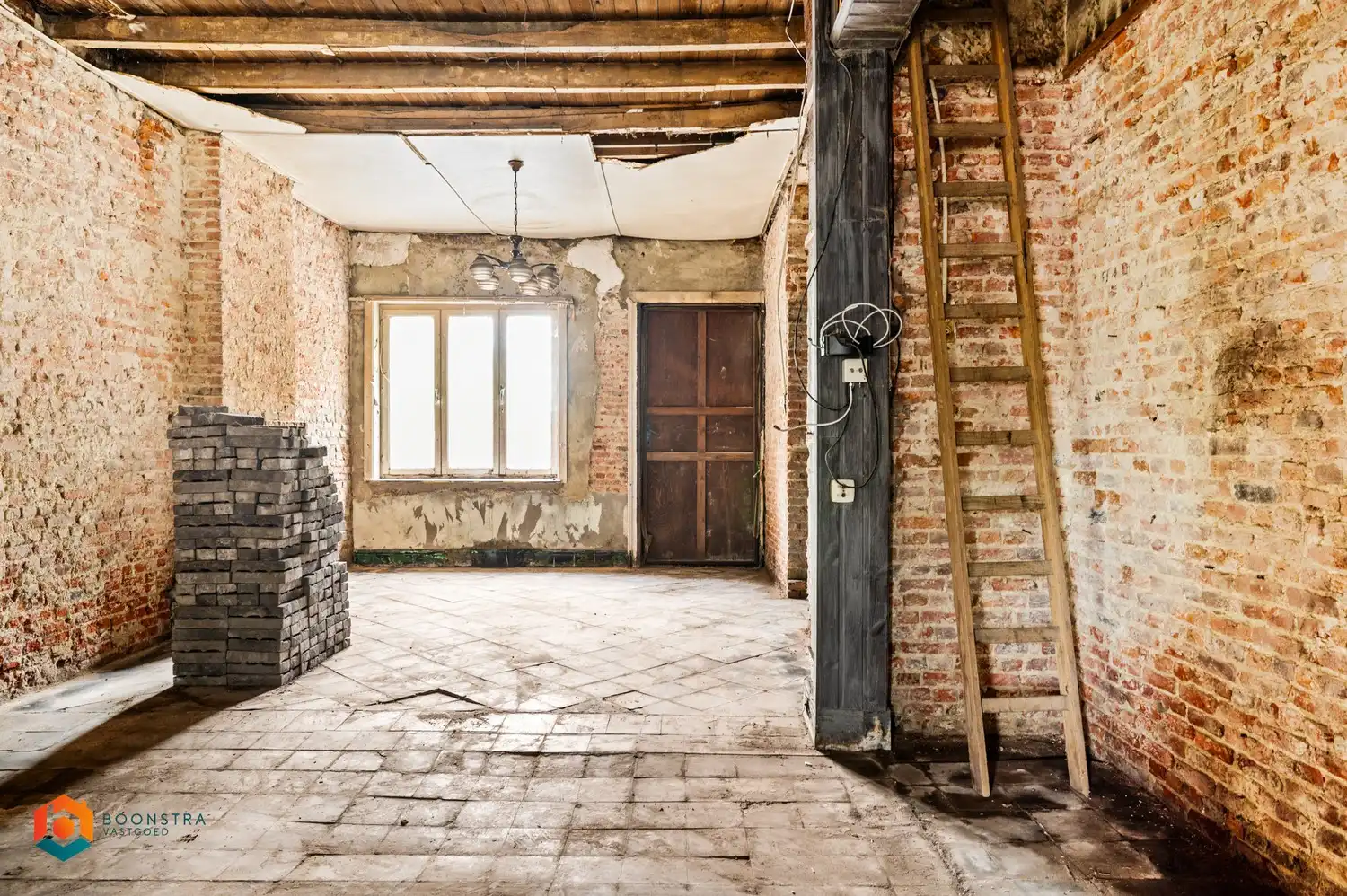 Zonevreemde casco woning met veel potentieel te Putte foto 13