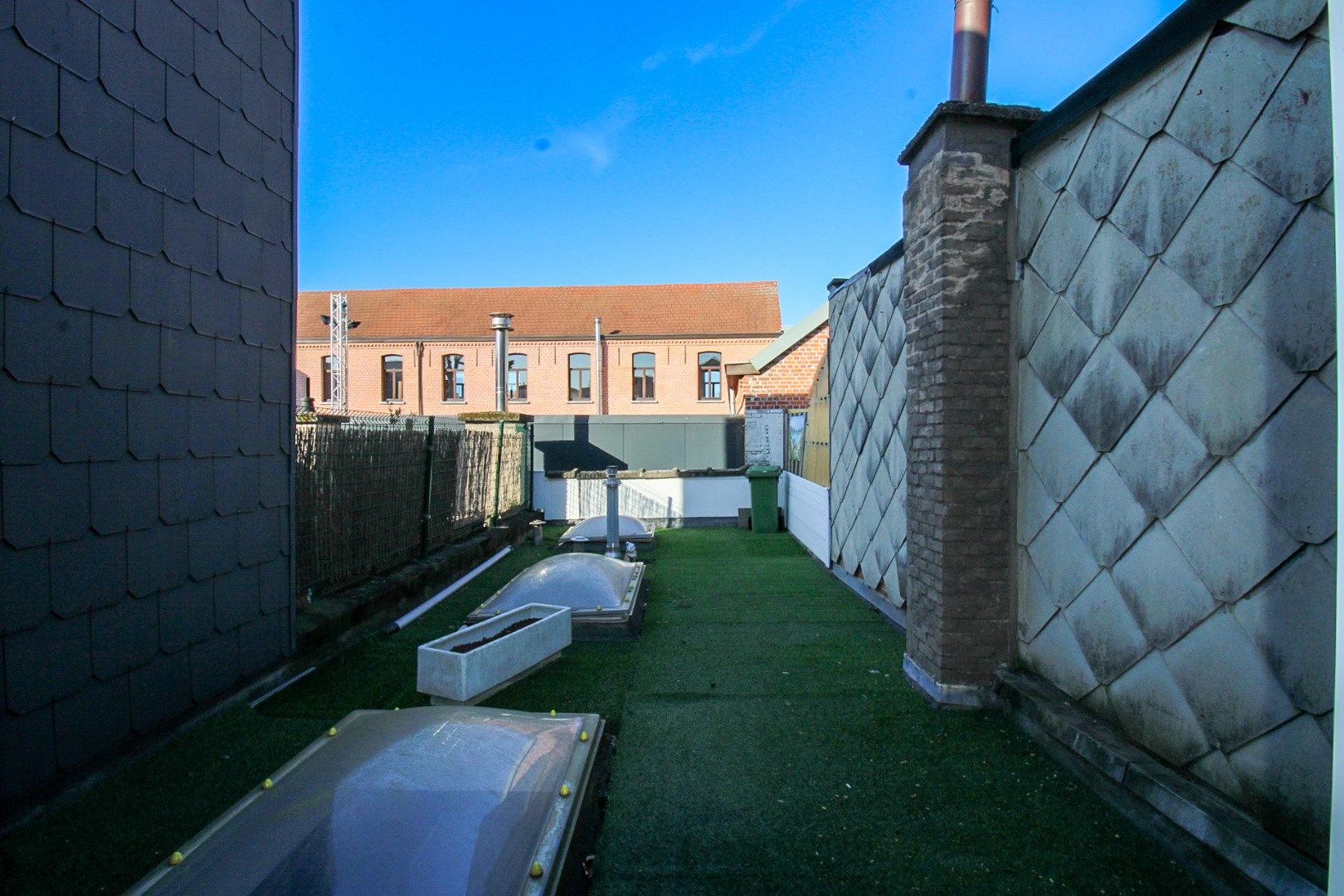 Charmante instapklare woning met 3 ruime slaapkamers en terras in het hartje Sint-Niklaas foto 3