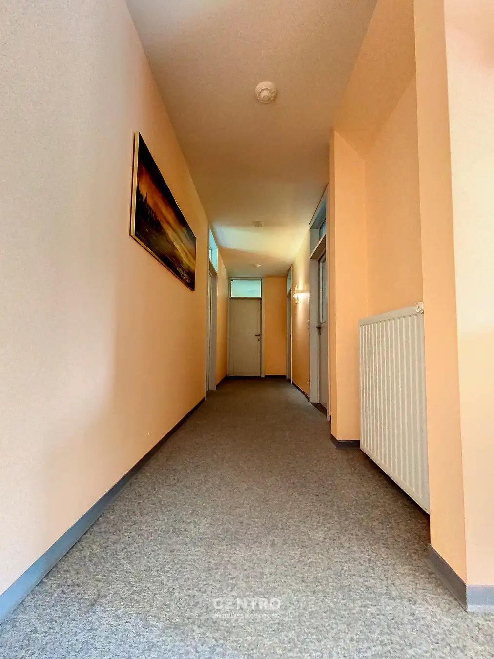 Ruim (430m²), multifunctioneel pand (bewoning, kantoor, praktijk, horeca, ...)  op ZICHTLOCATIE langs invalsweg Roeselare (vlakbij de ring R32). foto 9