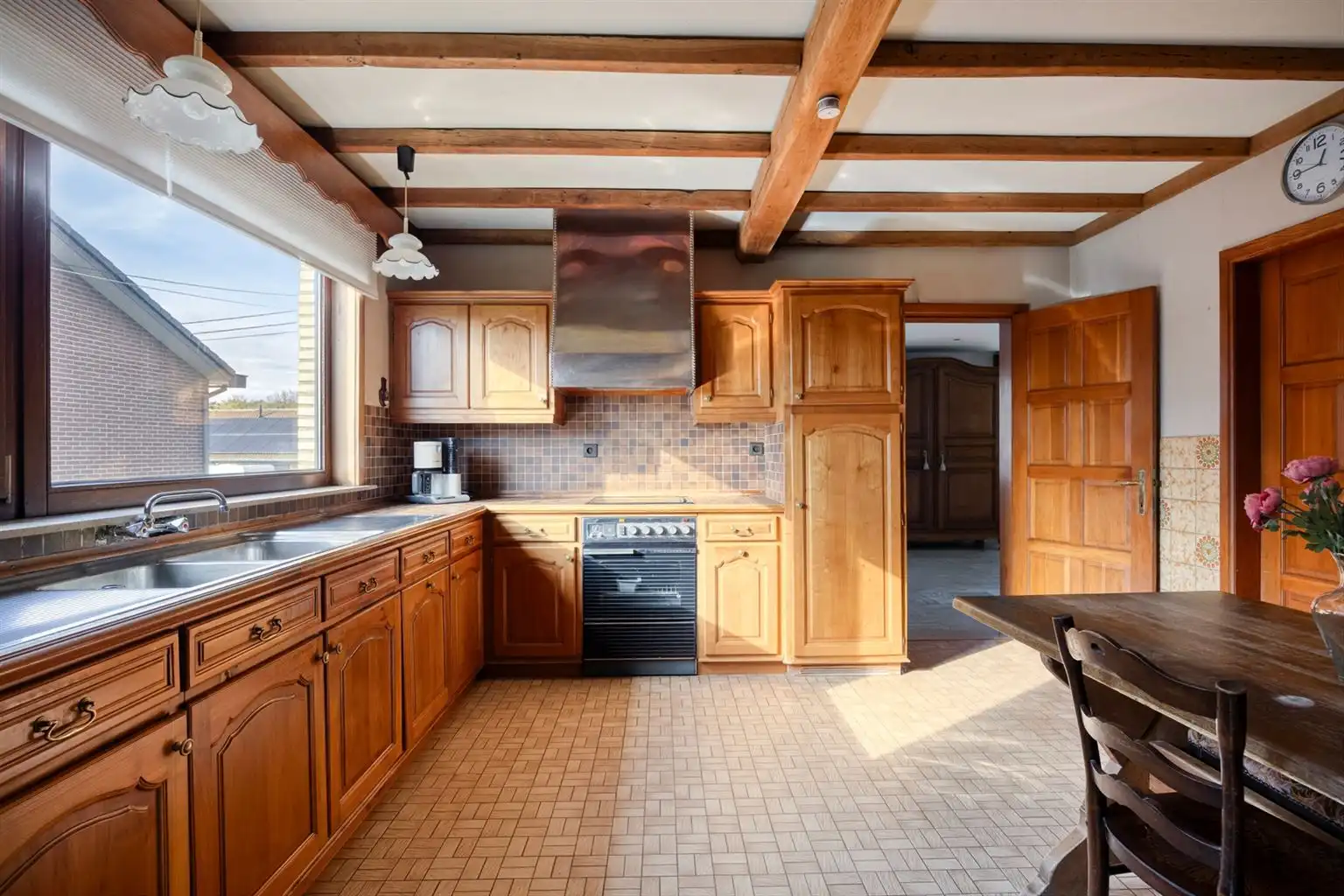 Vrijstaande woning op een uitzonderlijk perceel van 29a95ca met 4 slaapkamers en inpandige garage, gelegen op een rustige toplocatie nabij het centrum van Maaseik. foto 9