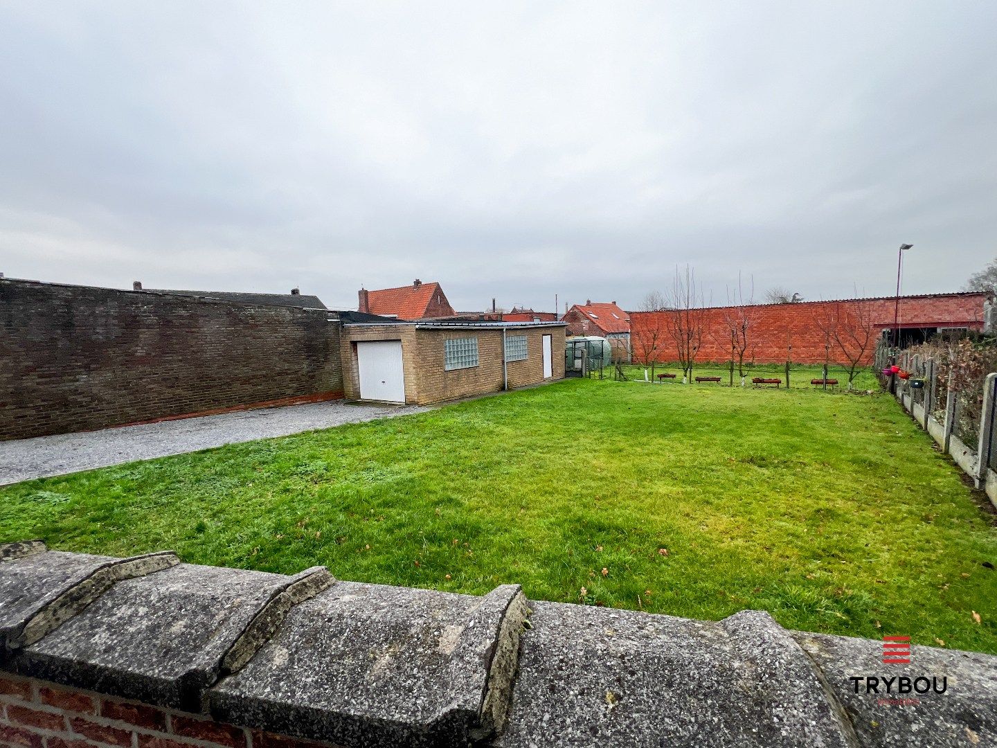 Ruime woning met garage, tuin en drie slaapkamers foto 6