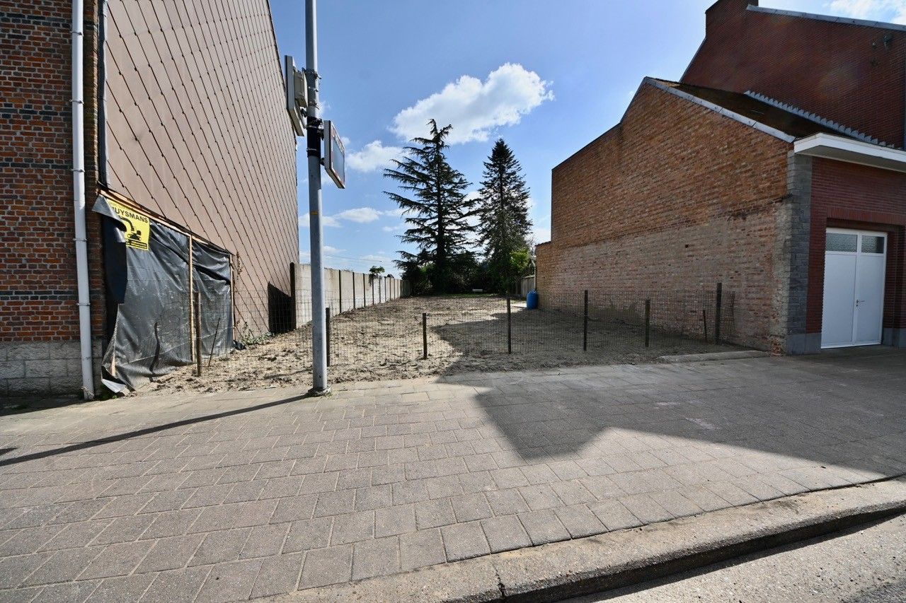 Bouwgrond te koop. foto {{pictureIndex}}