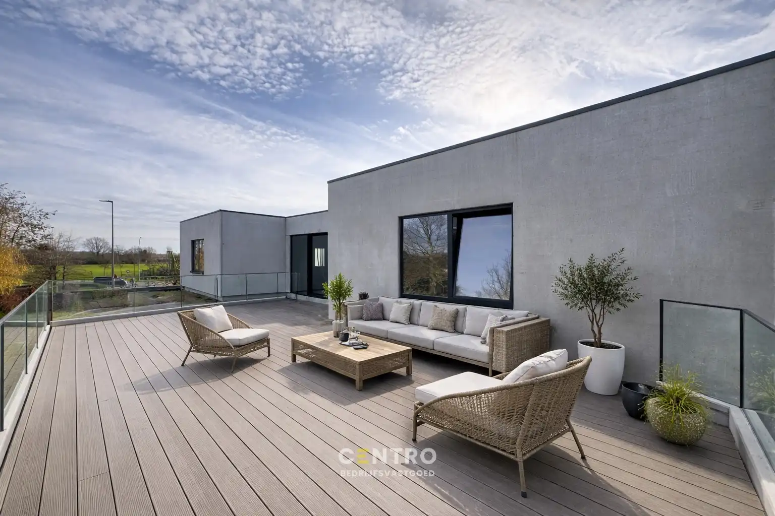 NB BEDRIJFSPAND bestaande uit MAGAZIJN met TOONZAAL/BURELEN en casco LOFT-APPARTEMENT met groot TERRAS. Op ambachtelijke zone "Schatting" te Zedelgem foto 12