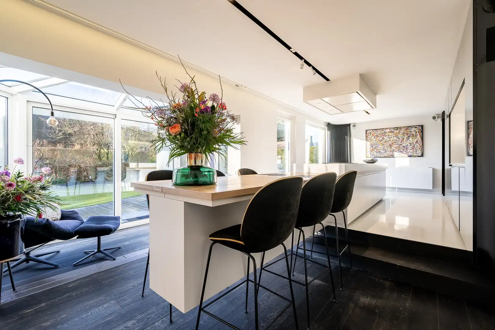 Alleenstaande villa met 4 slaapkamers in een residentiële omgeving. foto 16