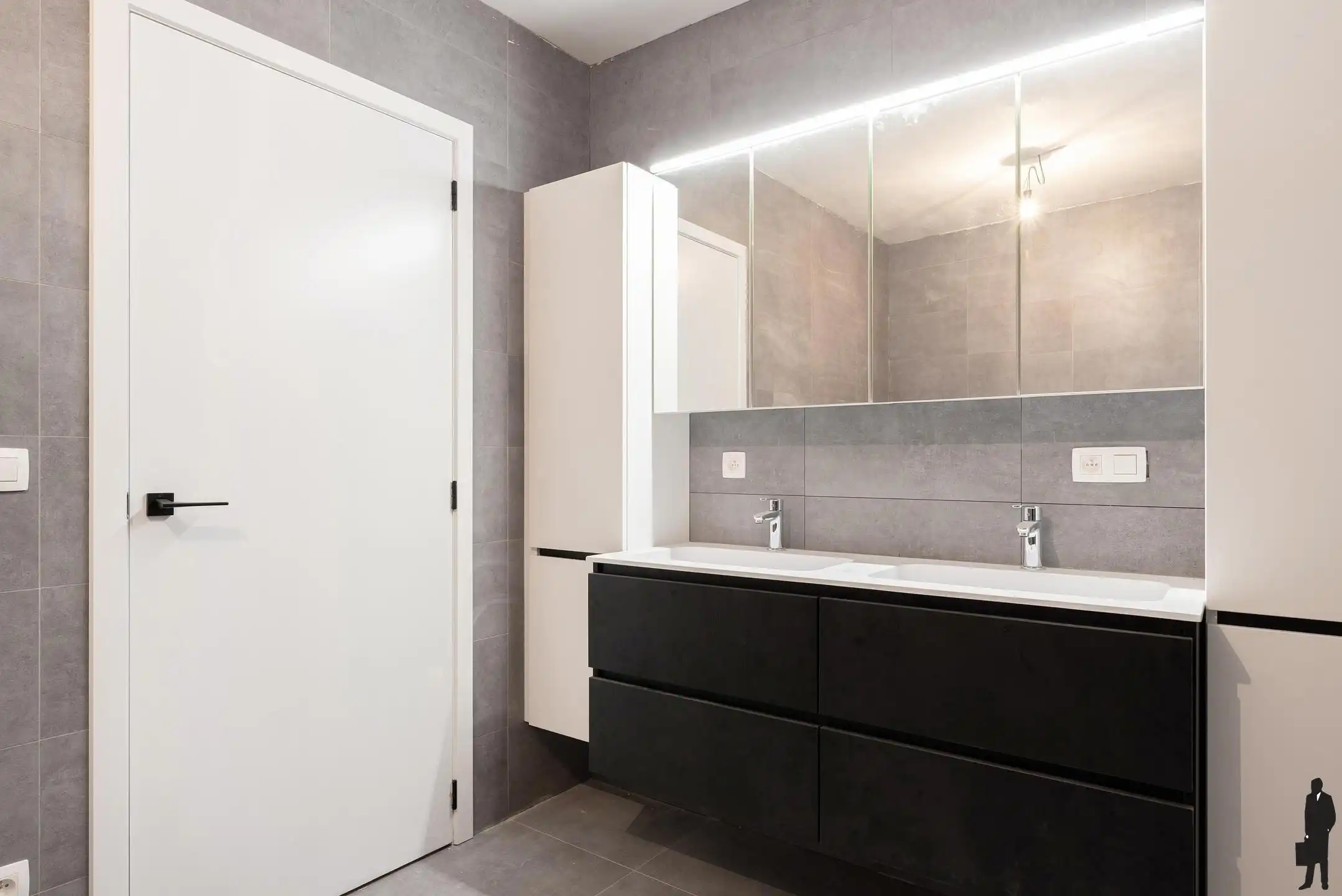 Instapklare nieuwbouw halfopen bebouwing met tuin en garage foto 10