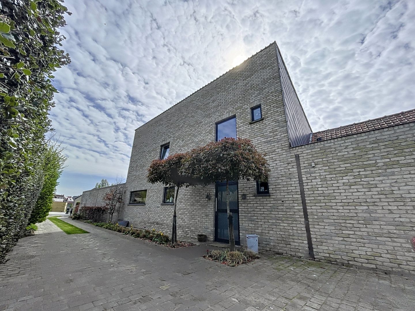 Ruime gerenoveerde woning te Koksijde-Dorp. foto 21
