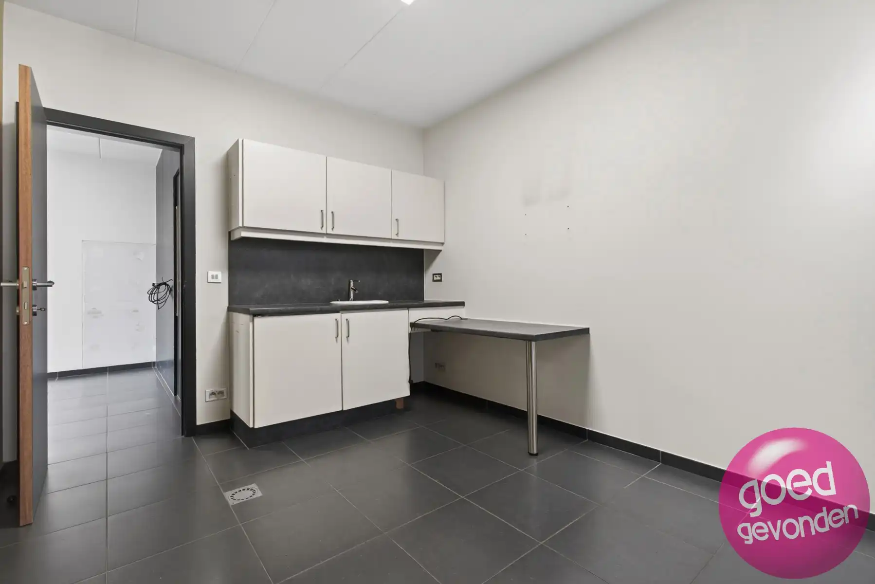 HANDEL-KANTOOR 140 M² - INSTAPKLAAR - PARKING  foto 8