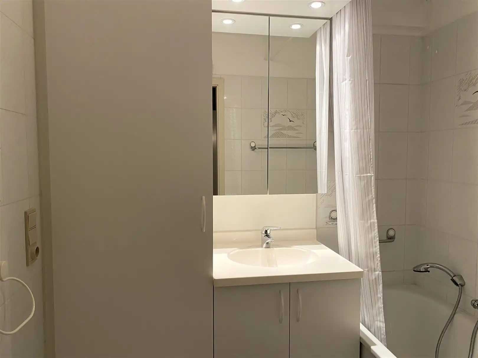 Gemeubeld appartement met frontaal zeezicht foto 11