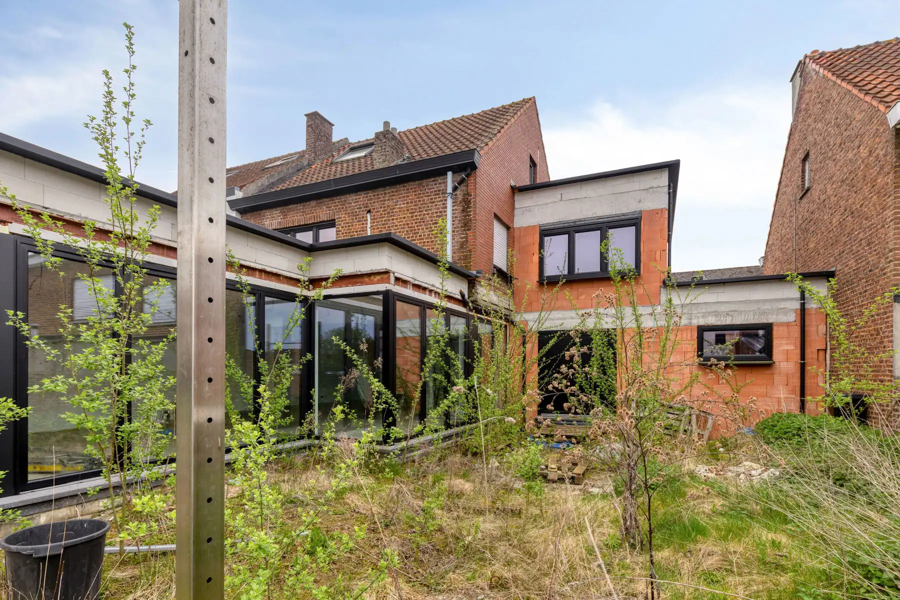 Ruime verder af te werken 2-gevel met 4 slaapkamers foto 5