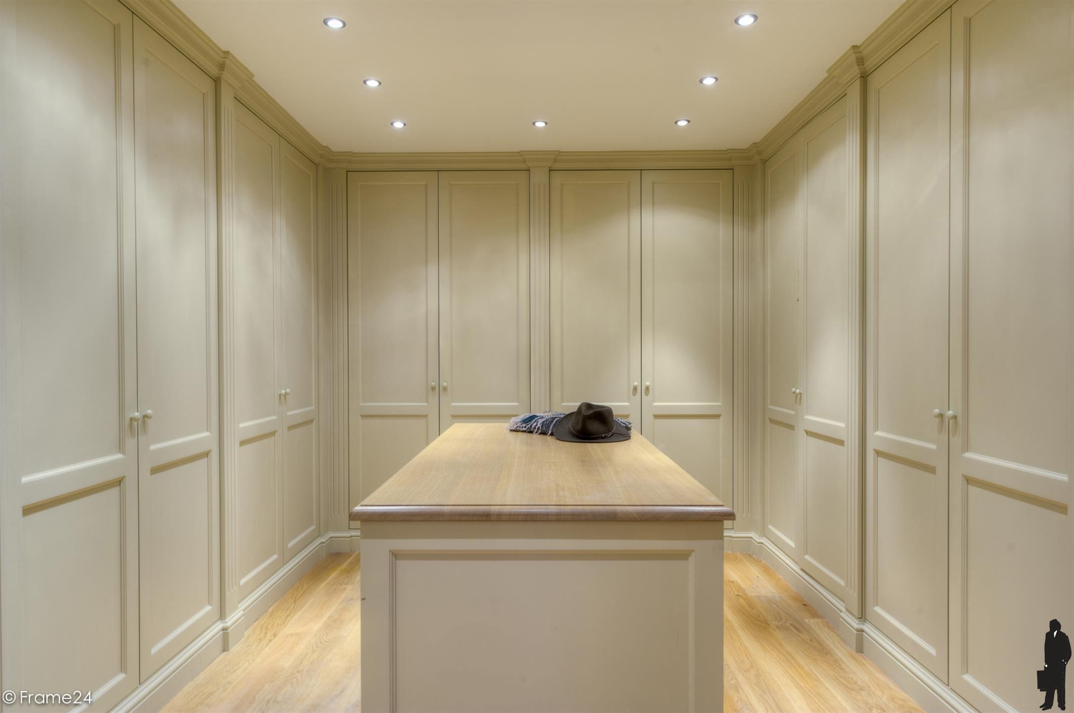 Markante villa op ca. 1 Ha. grens Brasschaat/Kapellen! foto 8