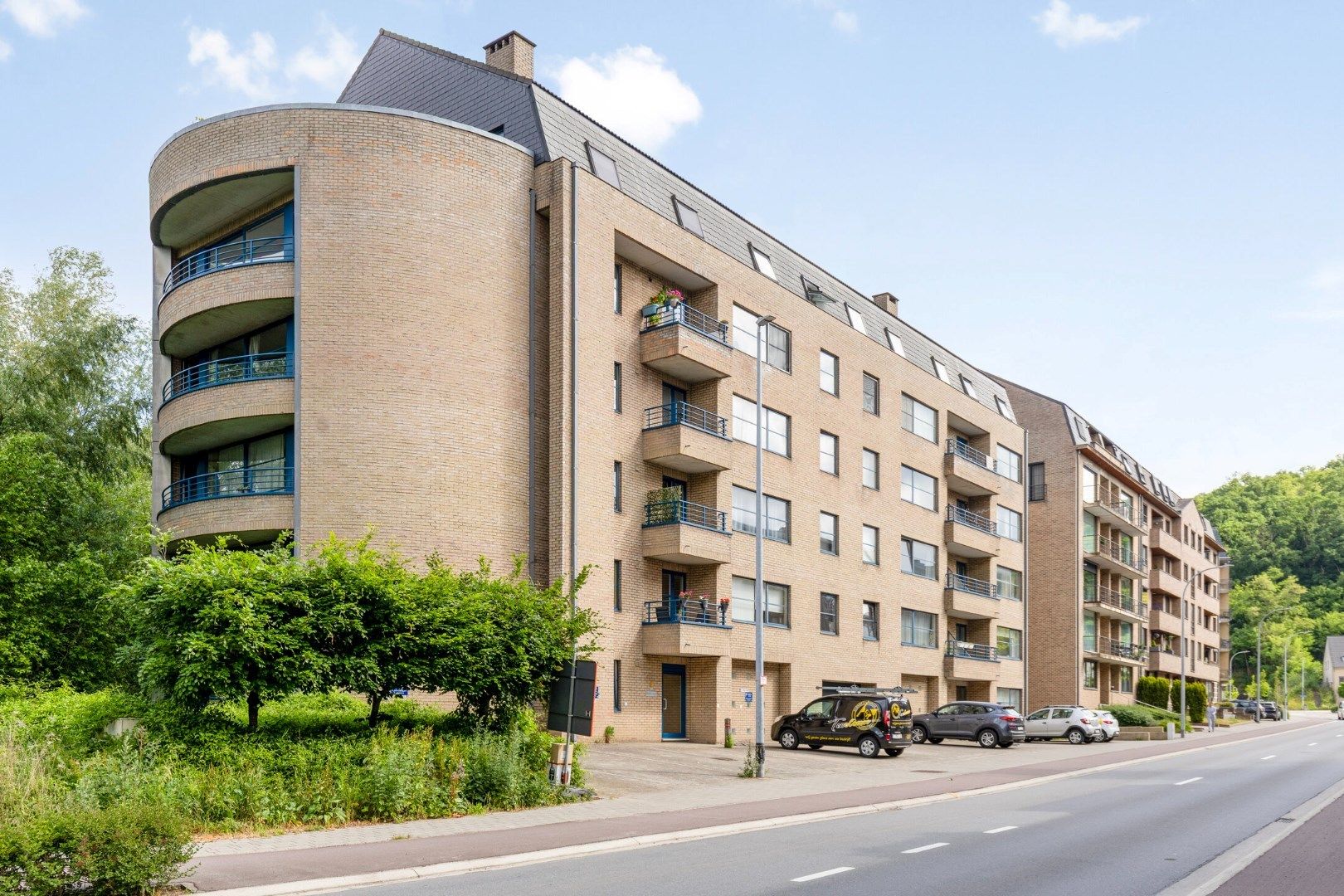 Goed gelegen 3-slaapkamerappartement  – EPC 105 kWh/m² - bewoonbare opp. 136 m² foto 2