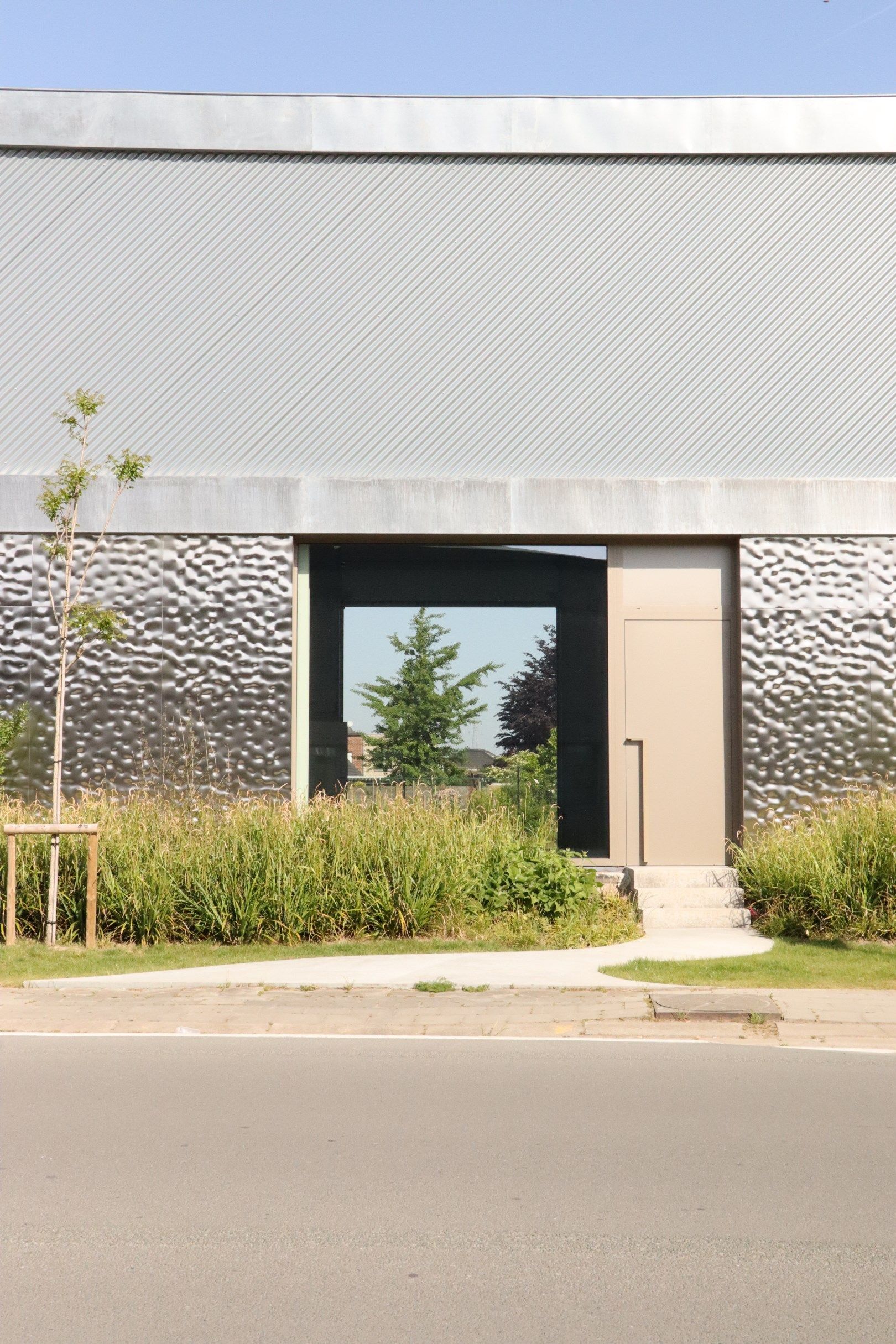 Nieuwbouwmagazijn van 187 m² met commerciële etalage foto 2