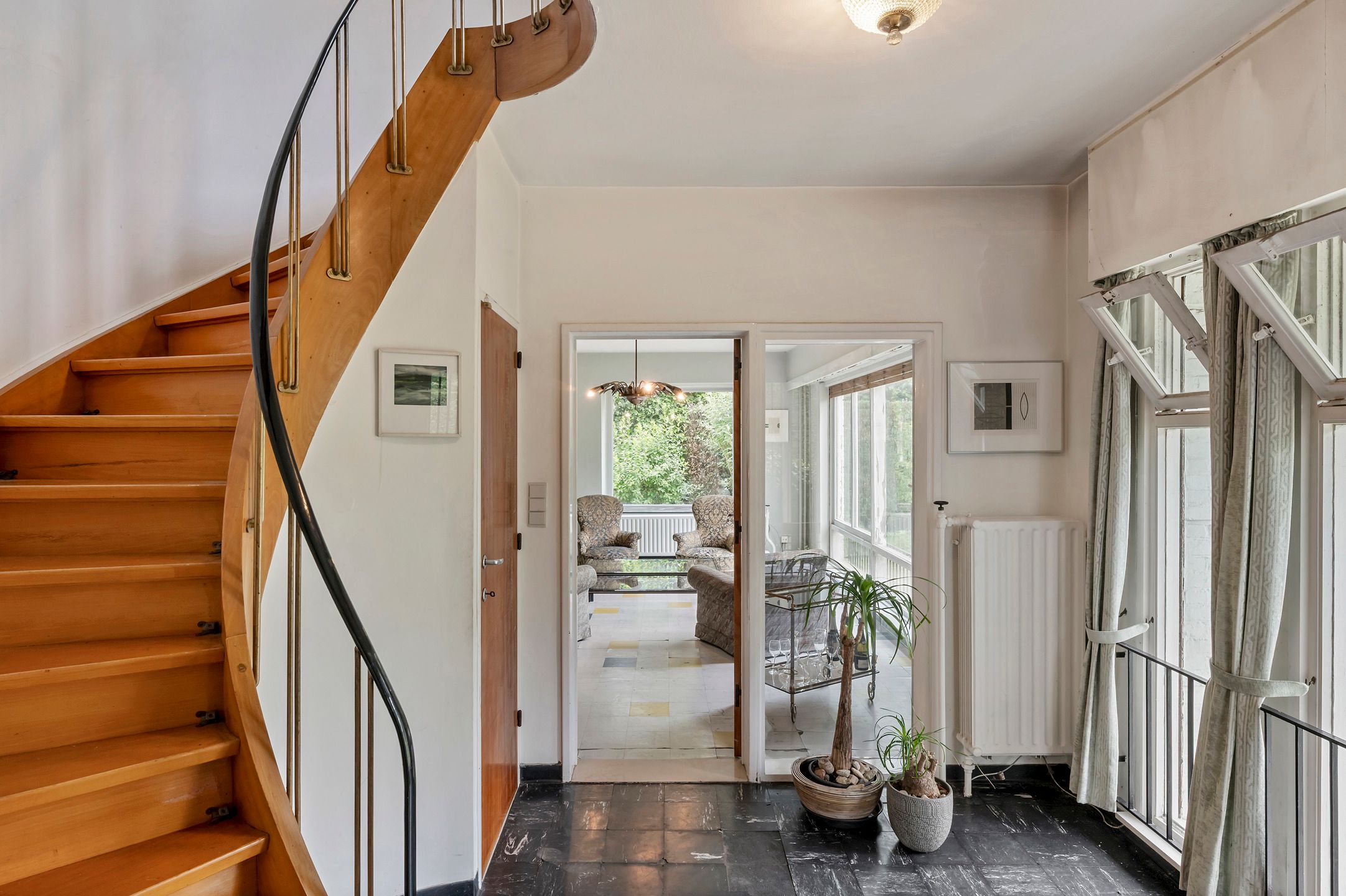 Zonnige villa met karakter & potentieel in hartje Brasschaat foto 3