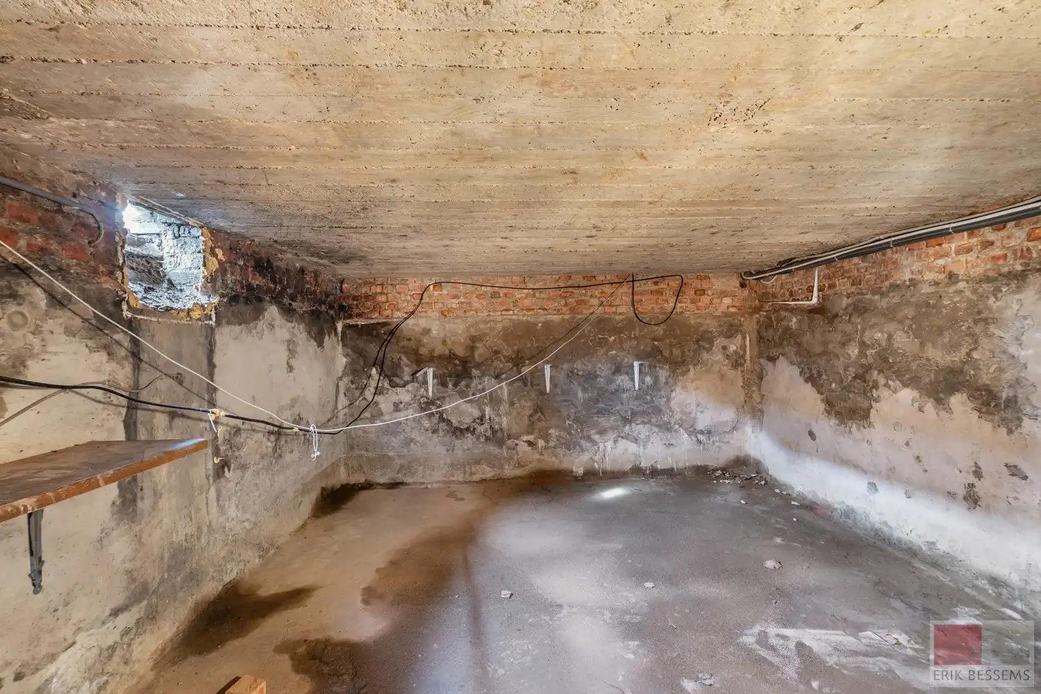 Charmante op te frissen woning met veel potentieel, met een woonoppervlakte van 169 m² foto 34