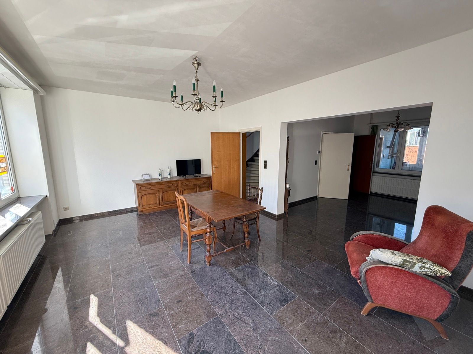 Goed gelegen woning met vier slaapkamers foto 7