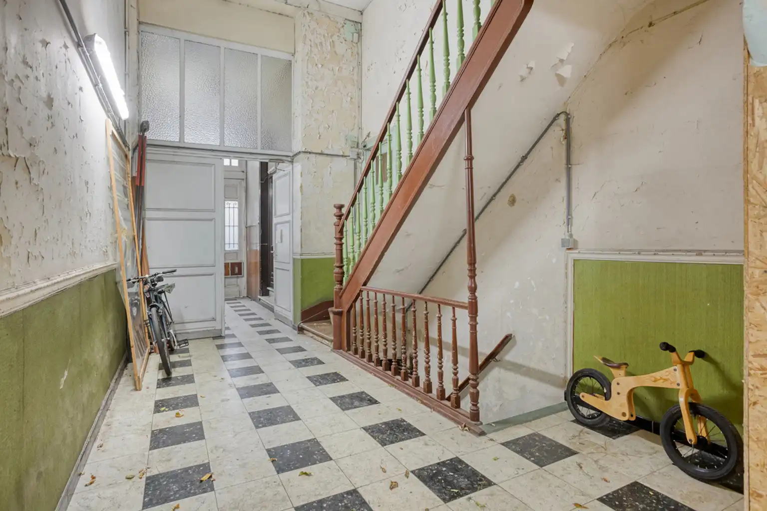 Commercieel gelijkvloers met achterliggend werkplaats foto 8