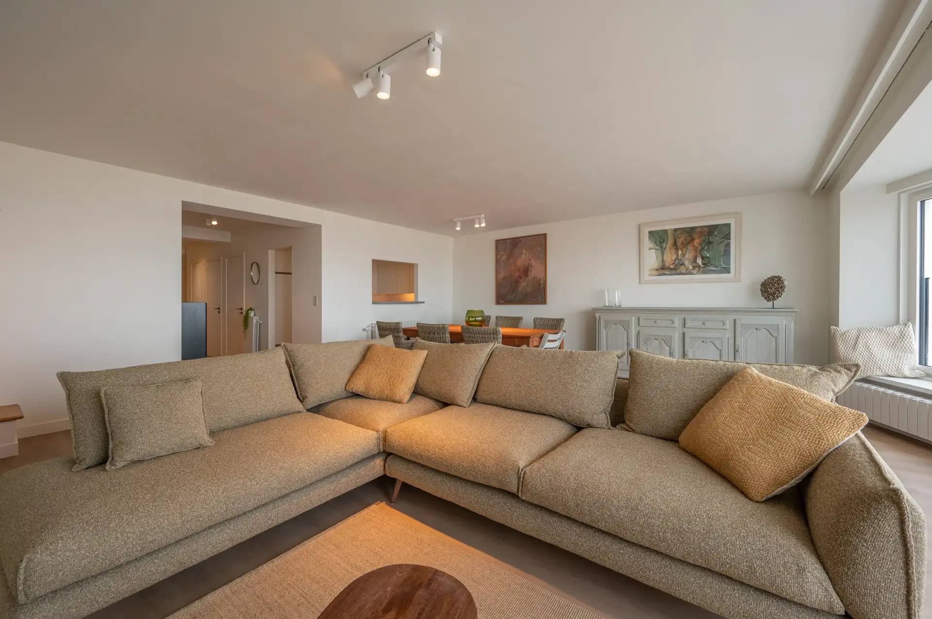 Gemeubeld: Zeer ruim appartement met zeezicht vlakbij het Rubensplein! foto 6