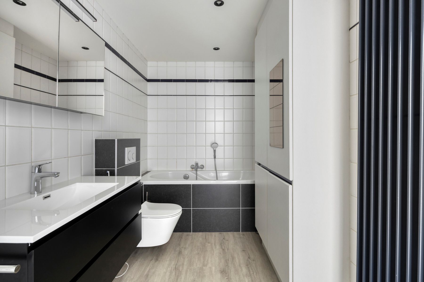 Perfect onderhouden eigendom, ideaal combinatie wonen/werk foto 16