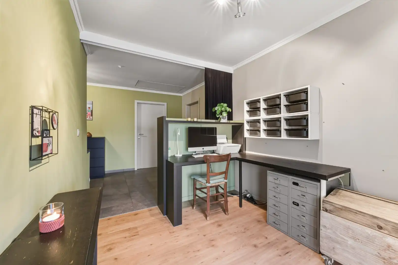 Charmante woning met o.a. 5 kamers en bureau foto 17