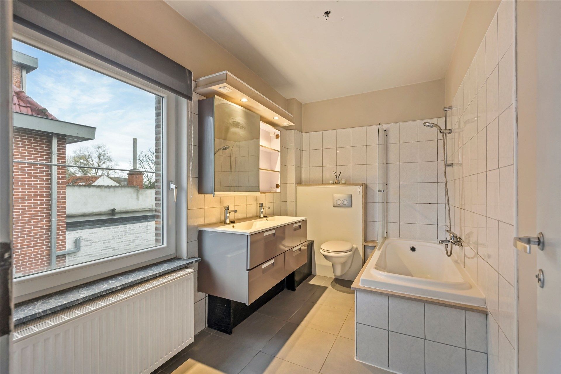 Solide gezinswoning met 2 slaapkamers, uitgestrekte tuin en garage foto 14