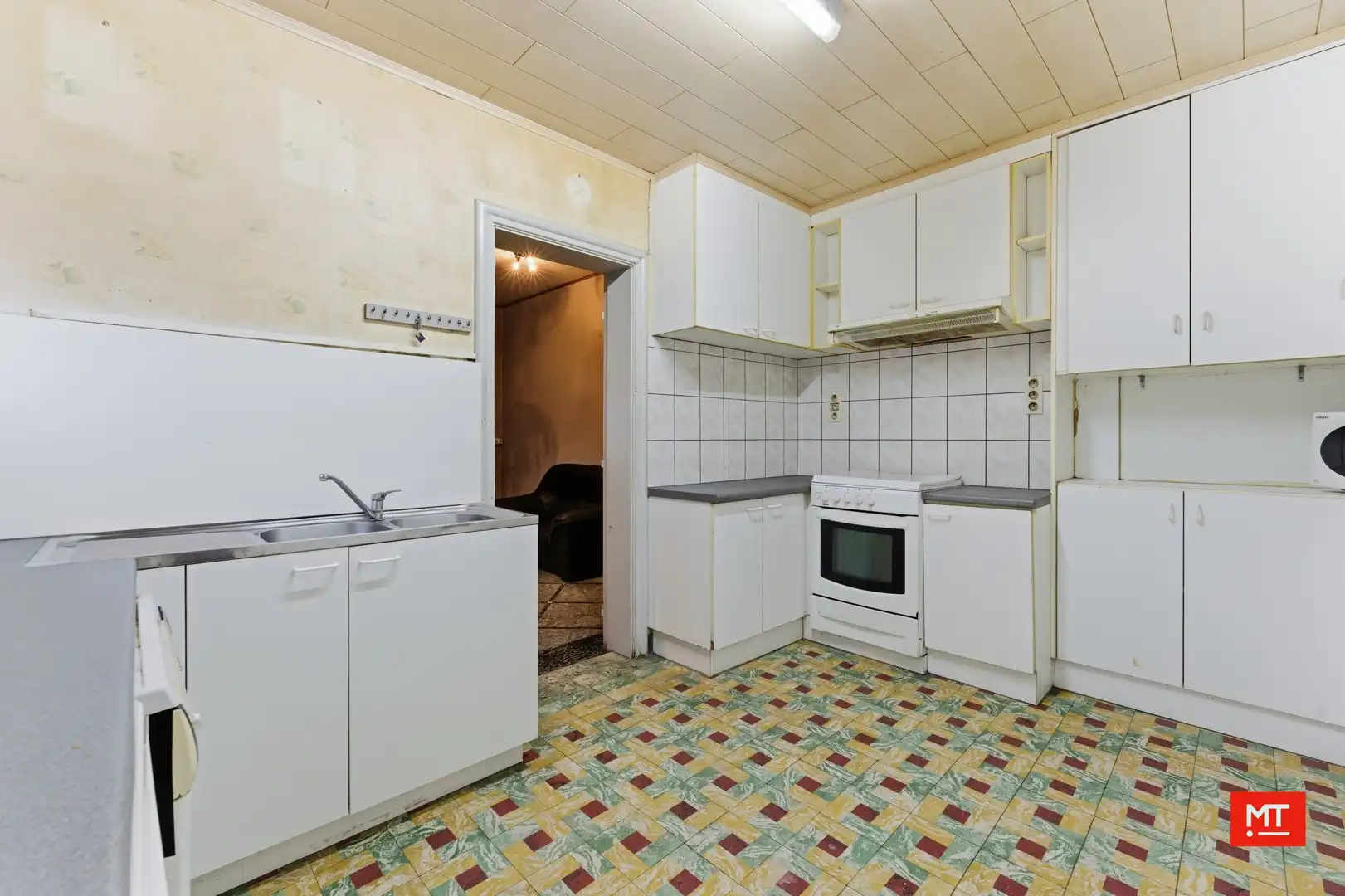 Bijzonder ruim gebouw met magazijn in de dorpskern van Zandvoorde (Zonnebeke) foto 8