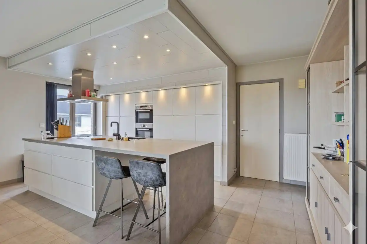 alfopen bebouwing met 3 slaapkamers op een ruim perceel in Gits! foto 4