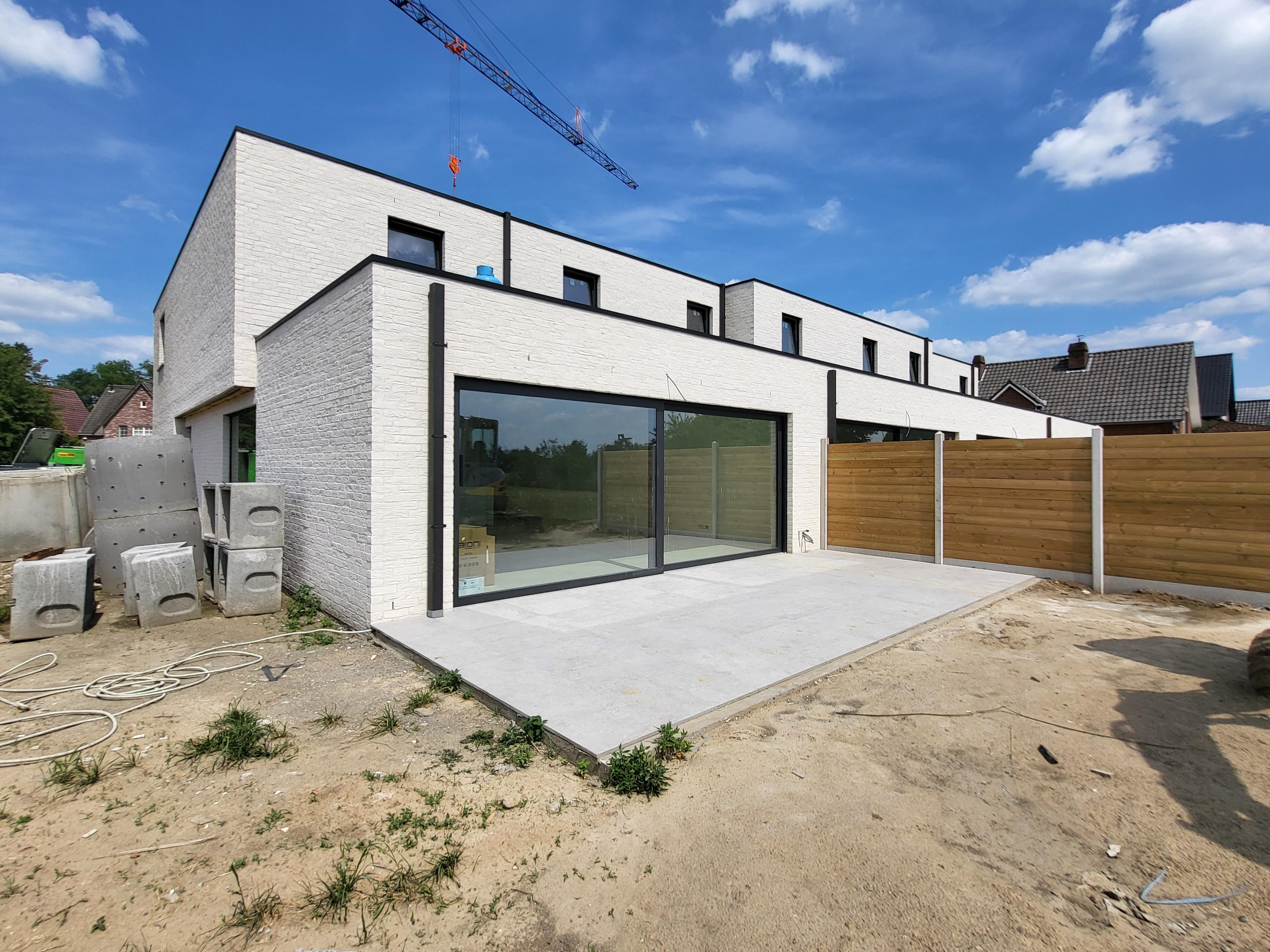 Woning 4 is een halfopen bebouwing  foto {{pictureIndex}}