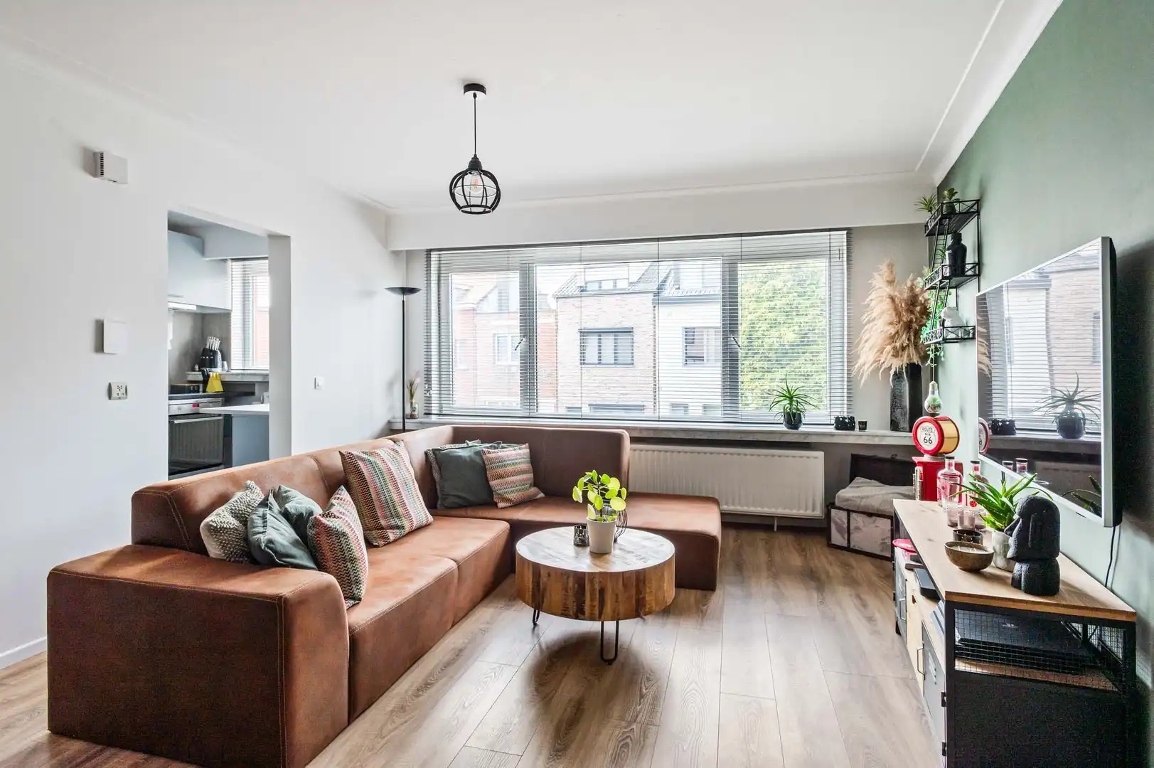 Instapklaar app. met terras en garage foto {{pictureIndex}}