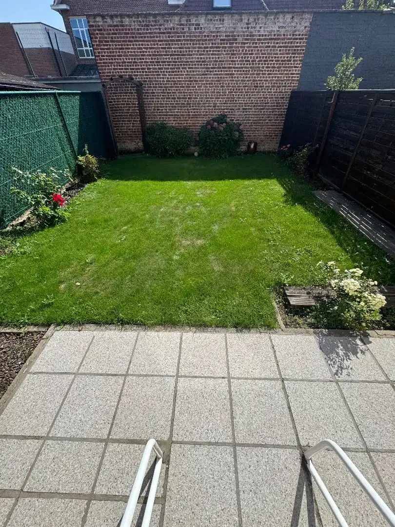 een woonhuis met tuin foto 18