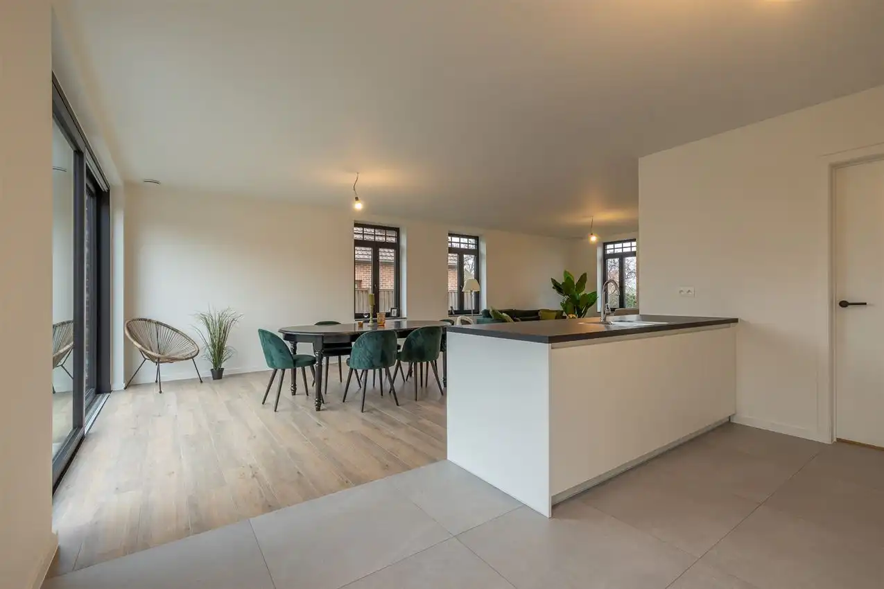 Instapklare nieuwbouwwoning op ruim perceel met 3 slk foto 15