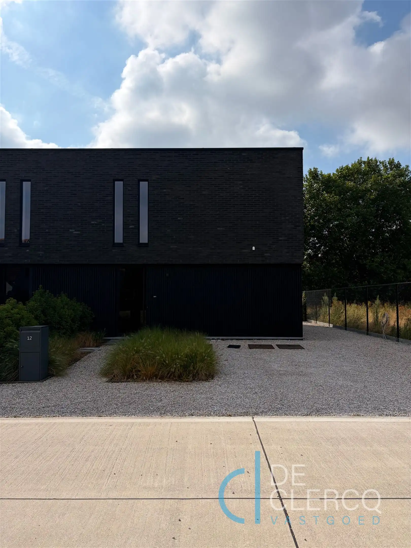 Ruime nieuwbouwwoning te huur in rustige wijk te Lochristi!  foto {{pictureIndex}}