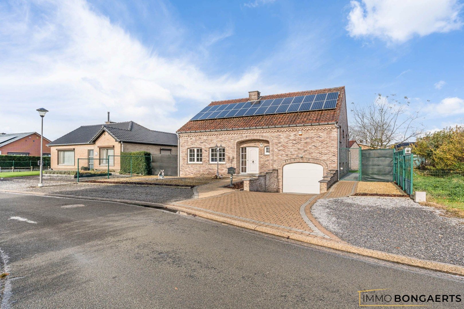 Instapklare woning met 4 slaapkamers en zwembad foto {{pictureIndex}}