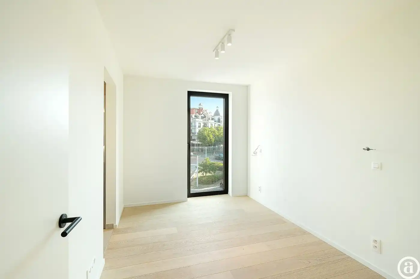 Stijlvol nieuwbouwappartement met open uitzicht nabij centrum. foto 14