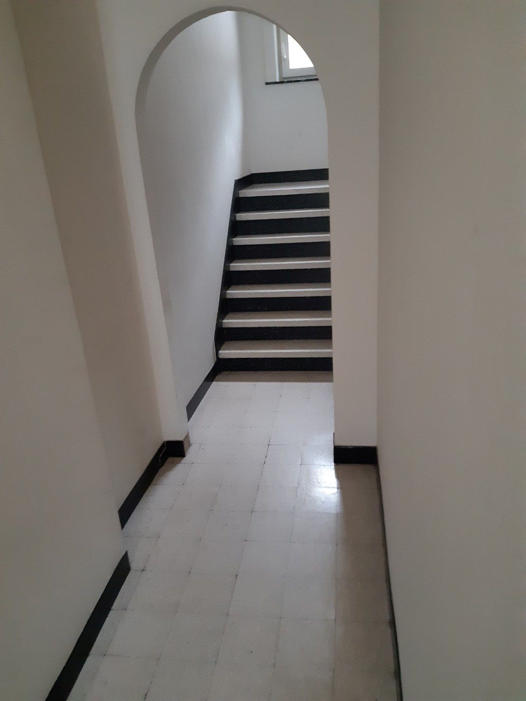 Ruim appartement in centrum Eine. foto 2