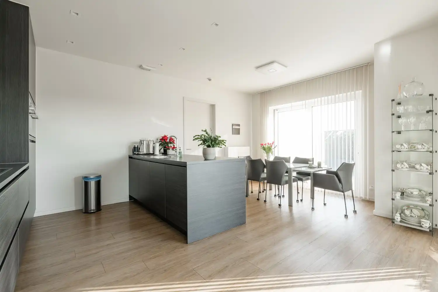 Prachtig penthouse met zeer groot terras en daktuin op het zuiden met 2 slaapkamers en 2 badkamers. foto 14