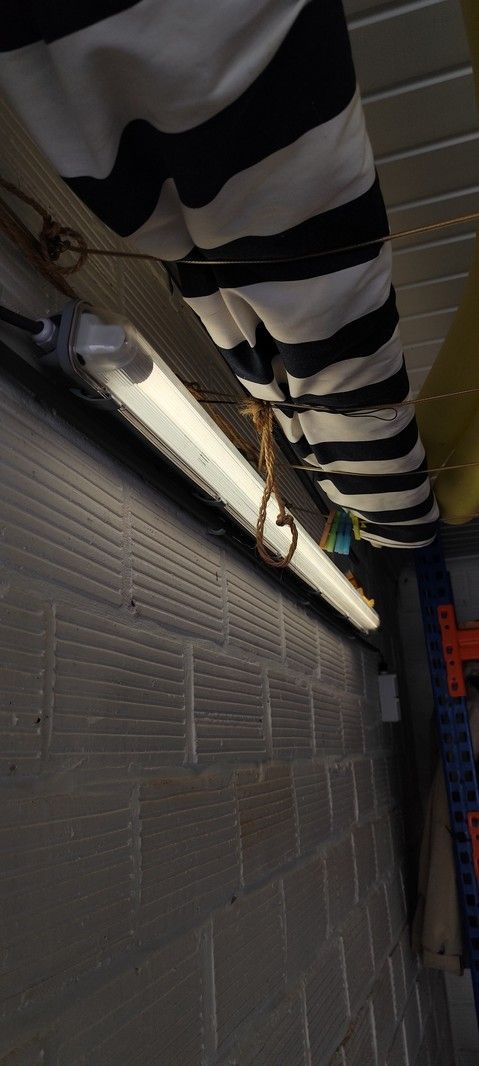 Afgesloten garagebox met centrale ligging foto 6