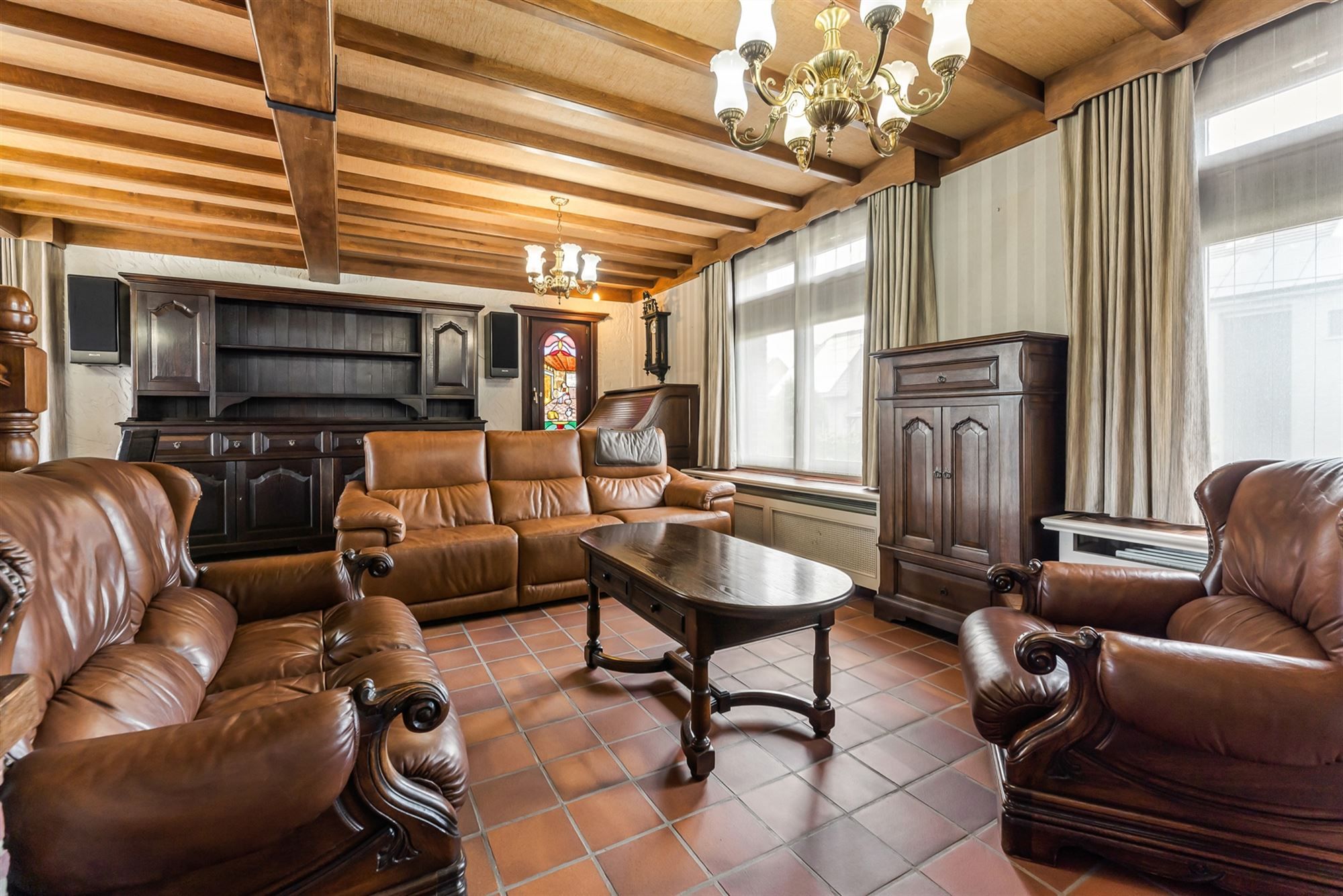 RUIME WONING (CA 250M2) VOLLEDIG ONDERKELDERD MET WERKHUIS VAN 130M2 foto 3