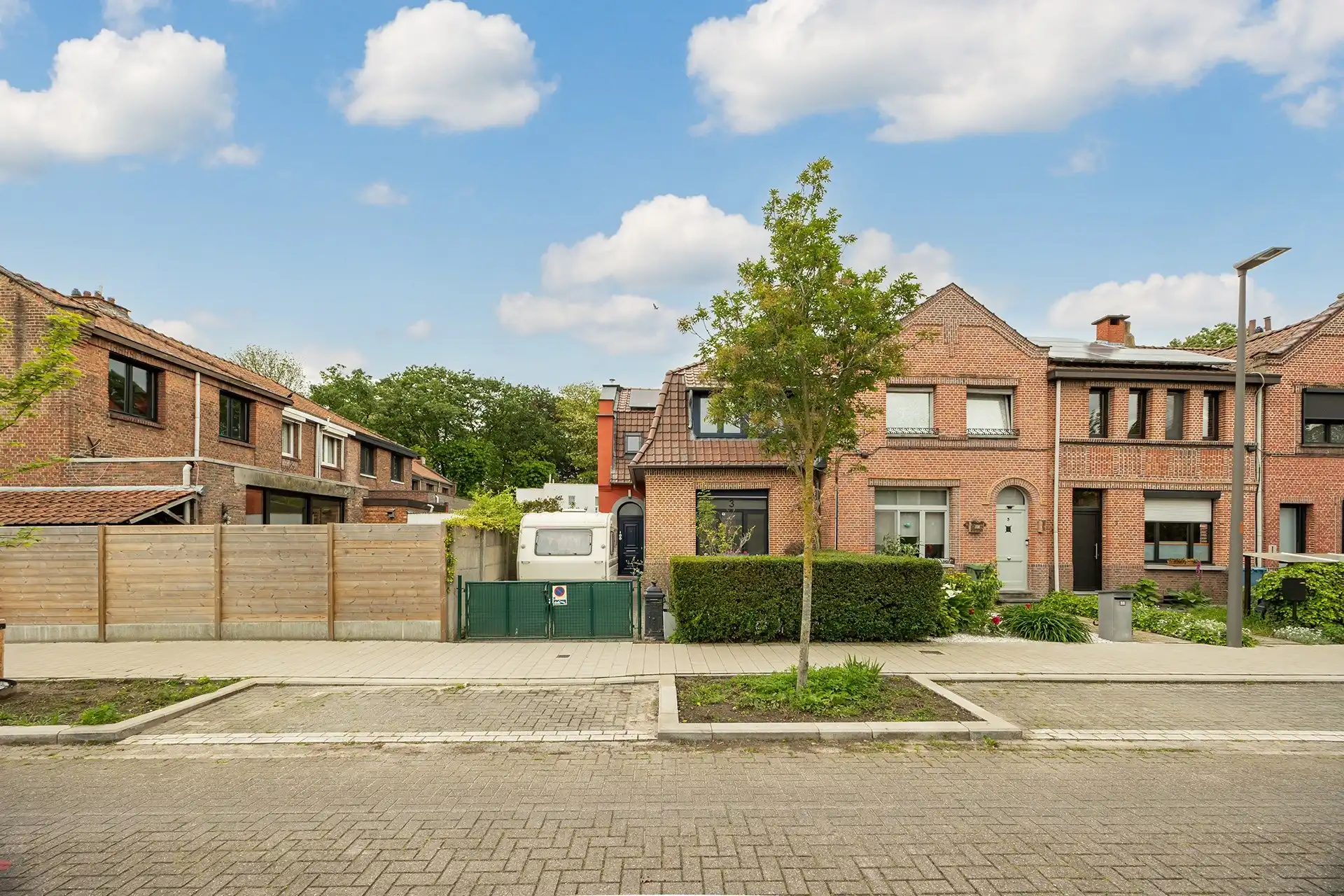 Instapklare halfopen woning met zonnepanelen in de Tuinwijk foto 31