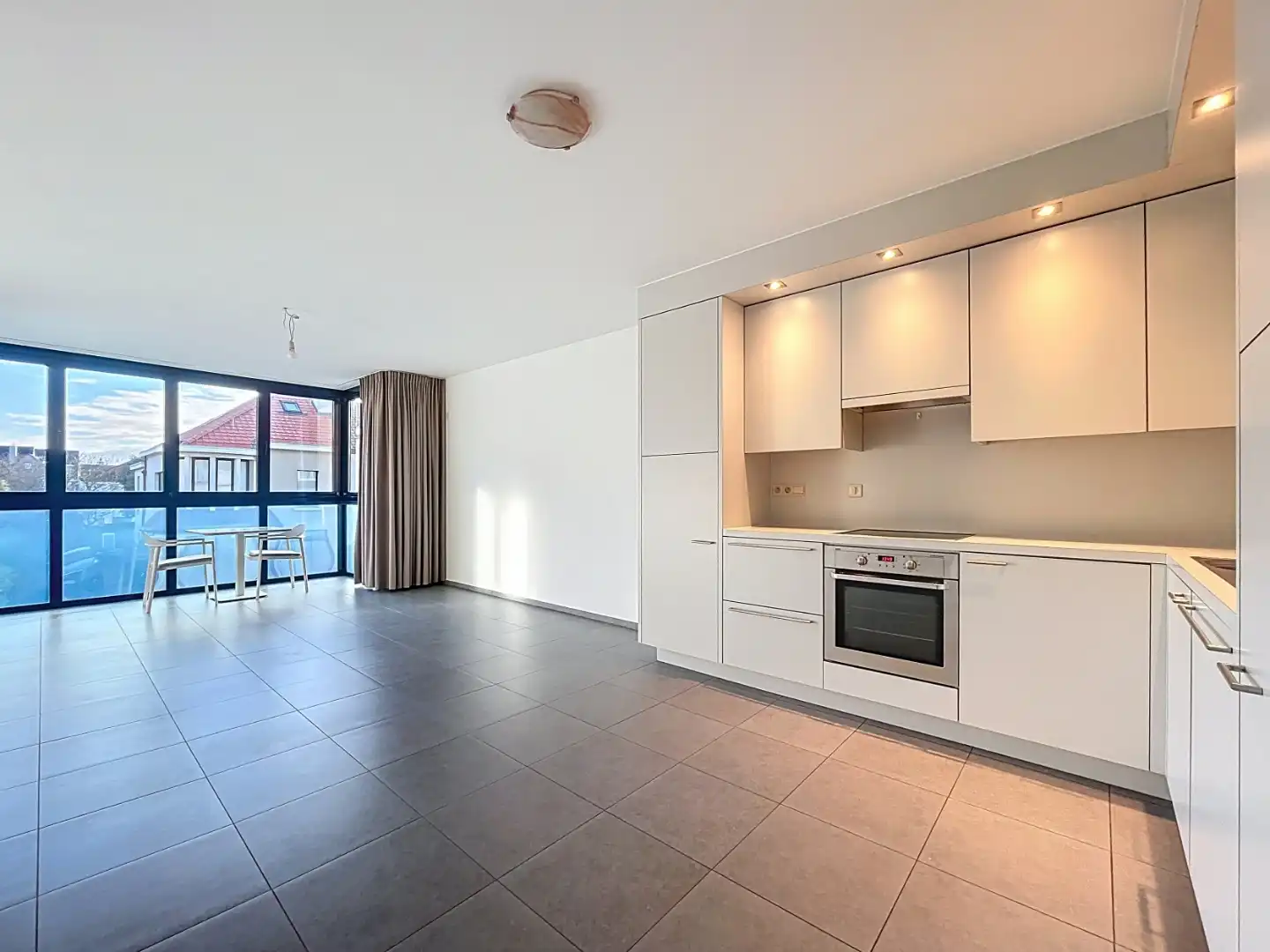 Instapklaar twee slaapkamer appartement op 500m van zee, EPC label B foto 2