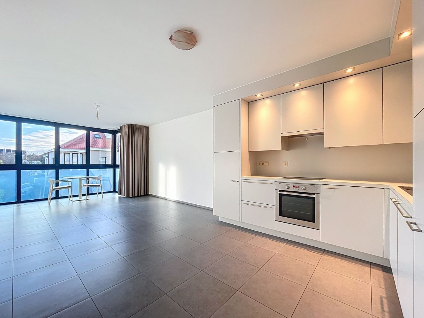 Instapklaar twee slaapkamer appartement op 500m van zee, EPC label B foto 2