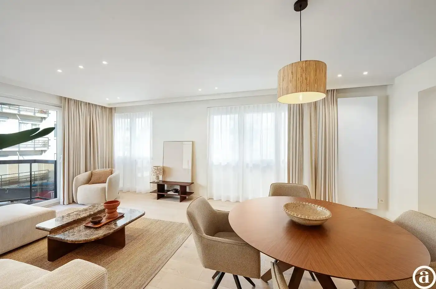 Lichtrijk hoekappartement met zijdelings zeezicht, centrum   foto 9