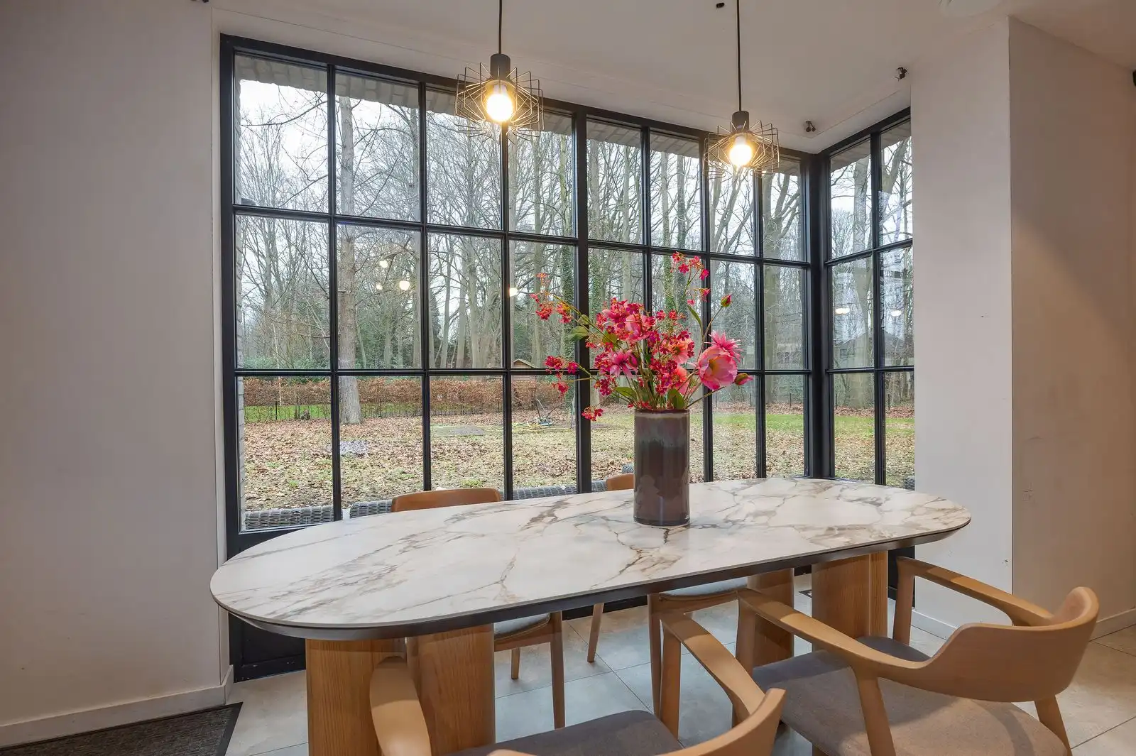 Exclusieve recente villa op uitzonderlijk ruim perceel in groene omgeving foto 7