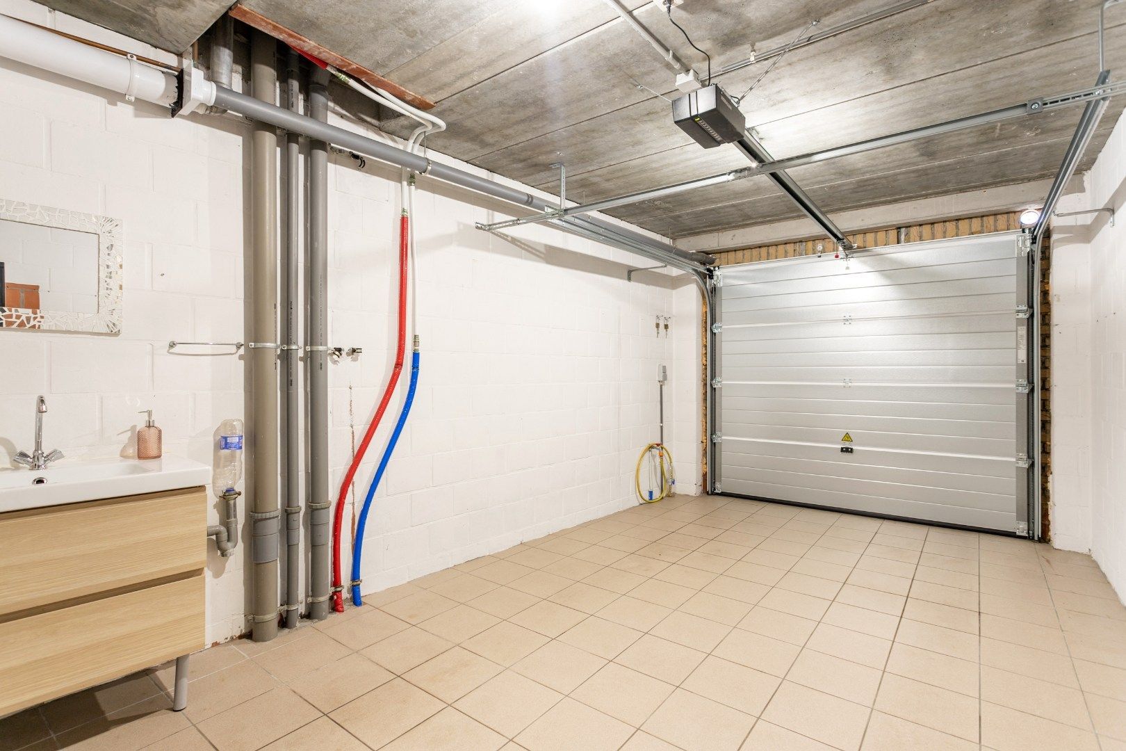Recente kangoeroewoning met 4 slaapkamers, garage en tuin in een doodlopende straat foto 25