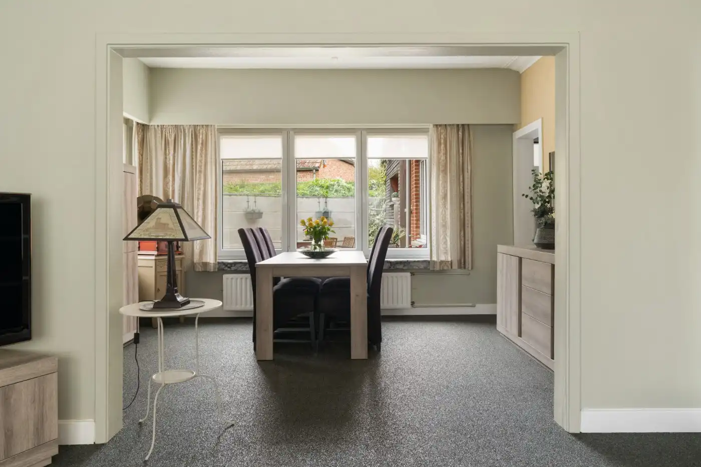 Verrassend ruime, instapklare woning met 3 slpk. en zuid-west koertje foto 6