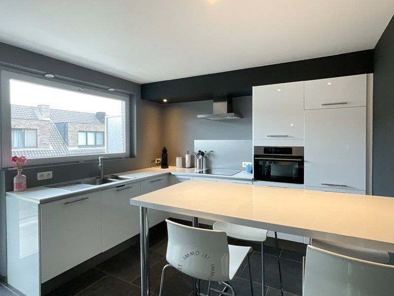 Ruim appartement van 130m² met twee slaapkamers, terras en autostaanplaats foto 7